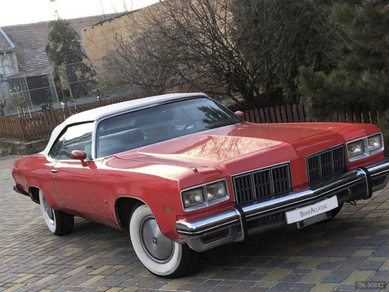 1976 Oldsmobile Delta 88 in Praha 9