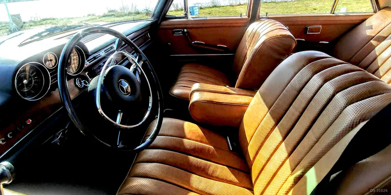 1969 Mercedes-Benz 280s in Lehnice 3