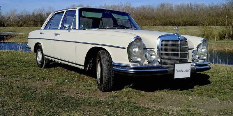1969 Mercedes-Benz 280s in Lehnice 2