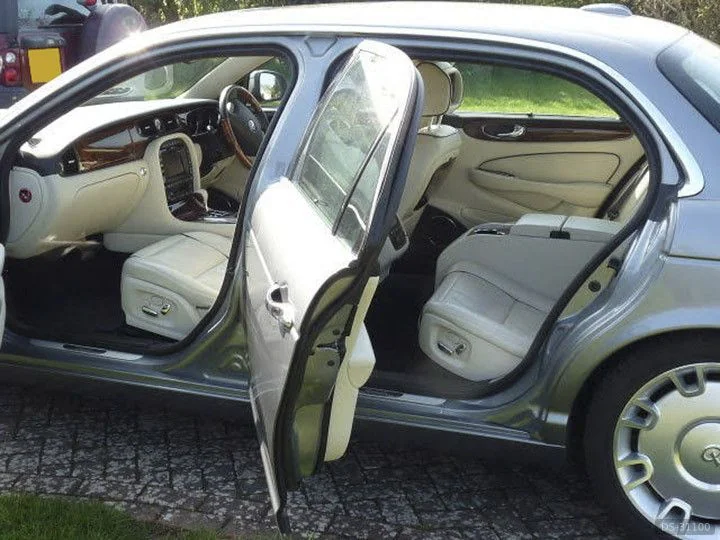 2006 Daimler Super V8 Lwb in Reading 2