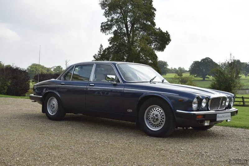 1991 Daimler Double Six 5.3 Series III in Reading 5