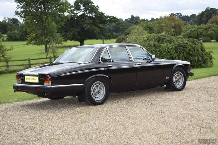 1992 Daimler Double Six 5.3 Series III in Reading 3