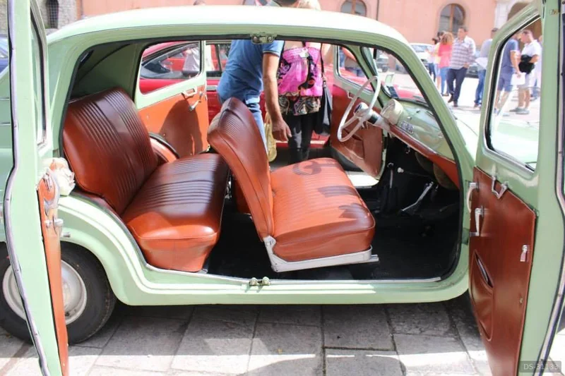 1958 Fiat 600 in Torre Del Greco 3