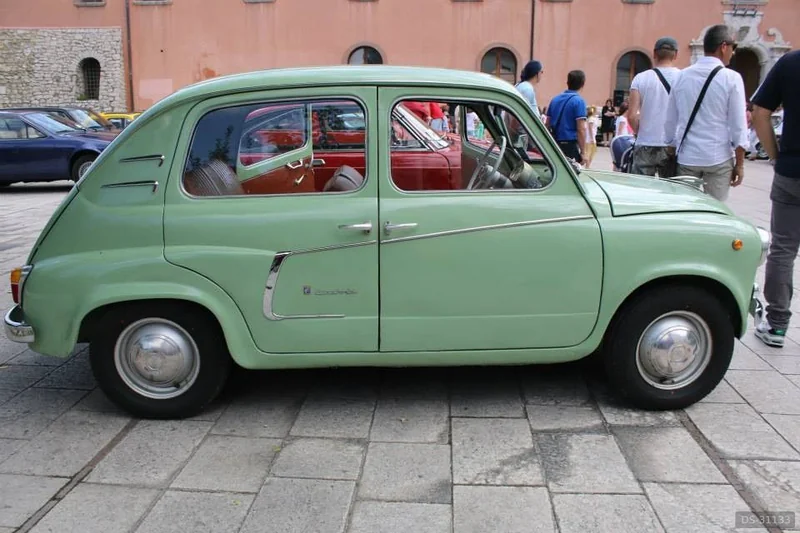1958 Fiat 600 in Torre Del Greco 2