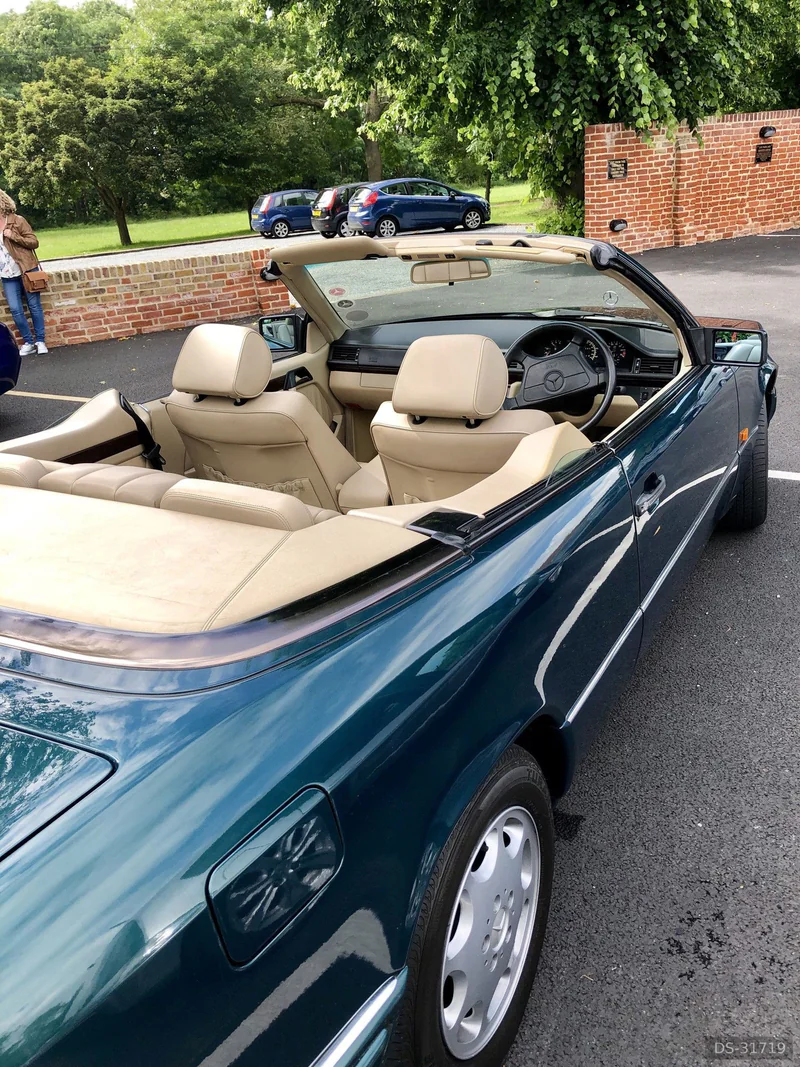 1995 Mercedes-Benz E220 Convertible in Southend On Sea 5