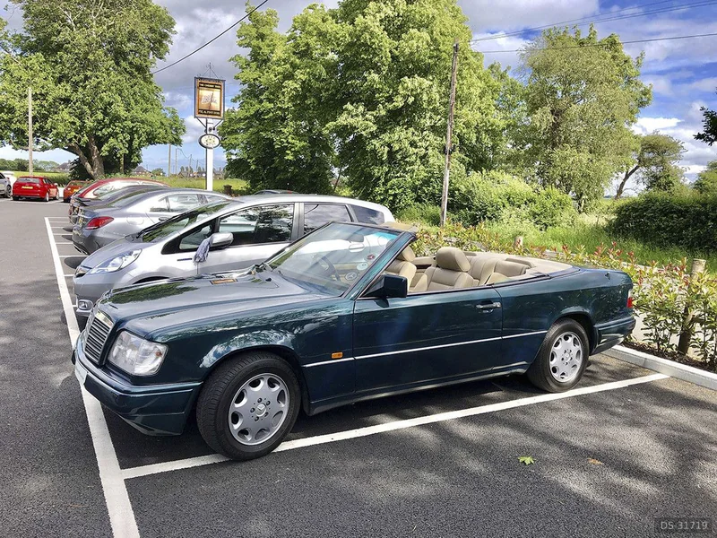 1995 Mercedes-Benz E220 Convertible in Southend On Sea 4