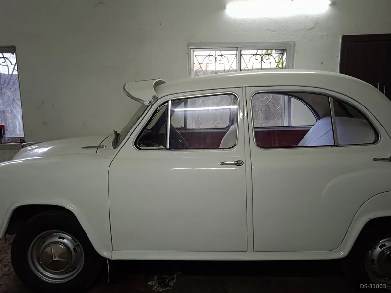 1974 Hindustan Motors Hindustan Ambassador Mark 2 in Kolkata, Kolkata, West Bengal, India 2