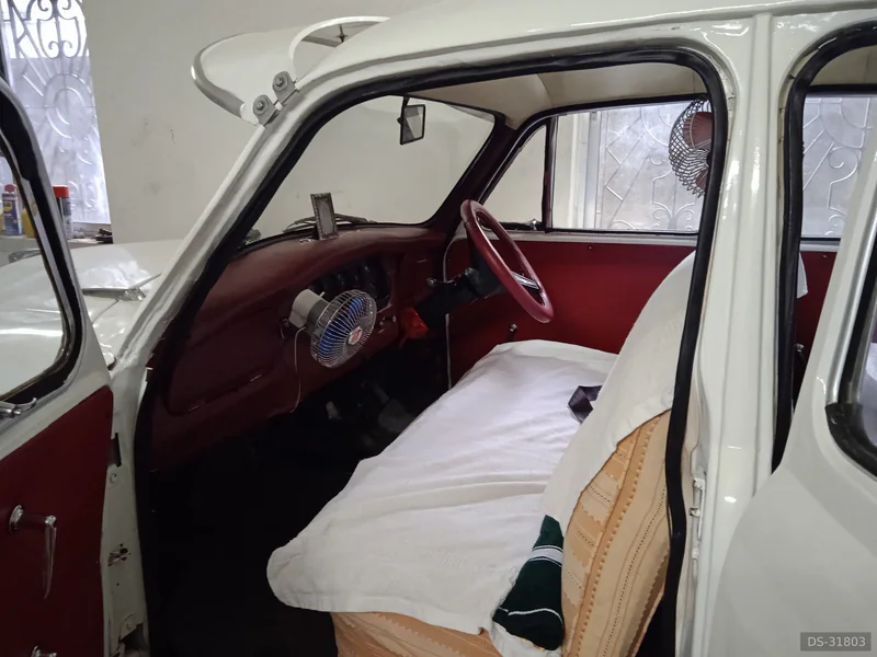 1974 Hindustan Motors Hindustan Ambassador Mark 2 in Kolkata, Kolkata, West Bengal, India 3