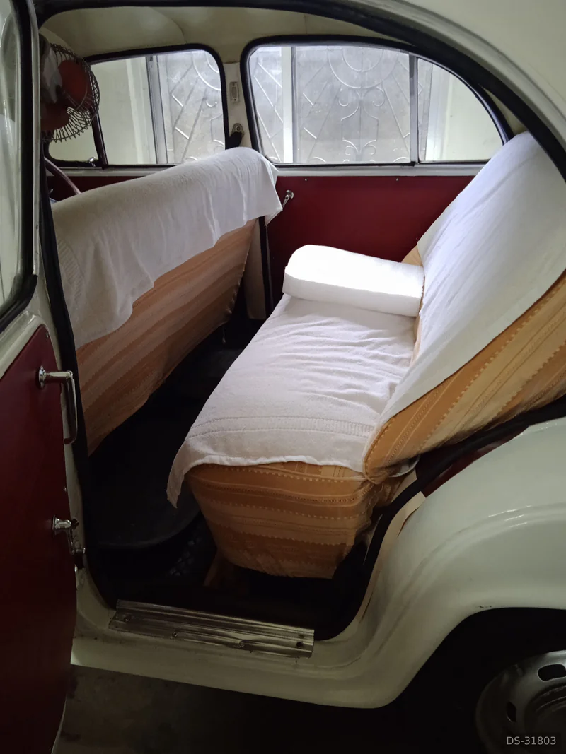 1974 Hindustan Motors Hindustan Ambassador Mark 2 in Kolkata, Kolkata, West Bengal, India 4