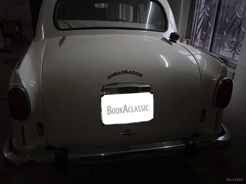 1974 Hindustan Motors Hindustan Ambassador Mark 2 in Kolkata, Kolkata, West Bengal, India 5