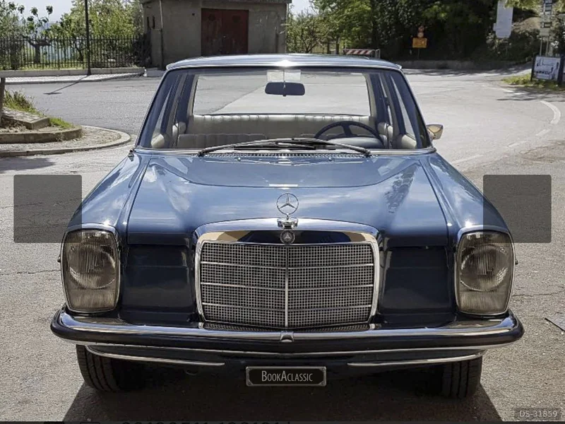 1968 Mercedes-Benz 220 E in Roma 2