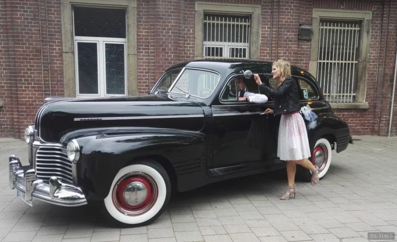 1938 Pontiac Torpedo Silver Streak in Düsseldorf - Bezirk 3 6
