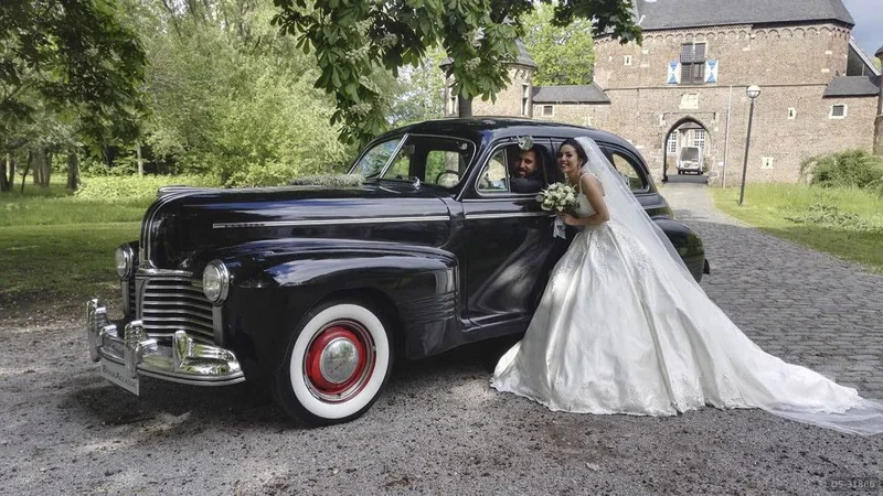 1938 Pontiac Torpedo Silver Streak in Düsseldorf - Bezirk 3 3