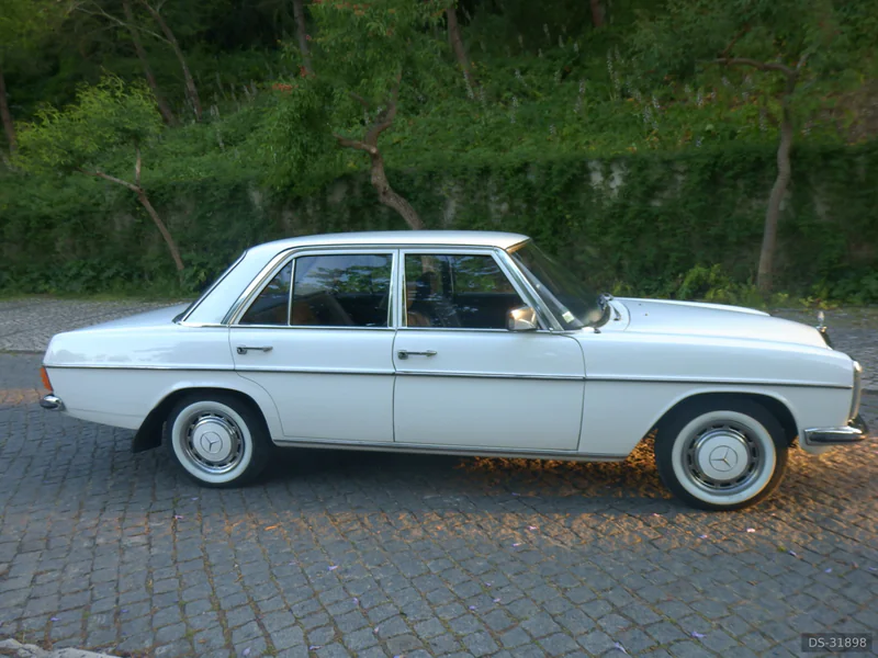 1976 Mercedes-Benz 200 in Alcanena 2