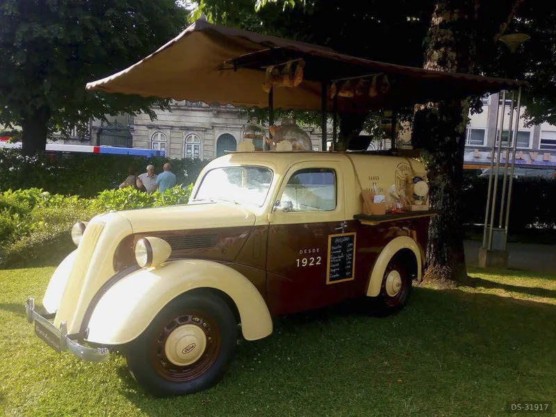 1947 Ford Van in Braga 4