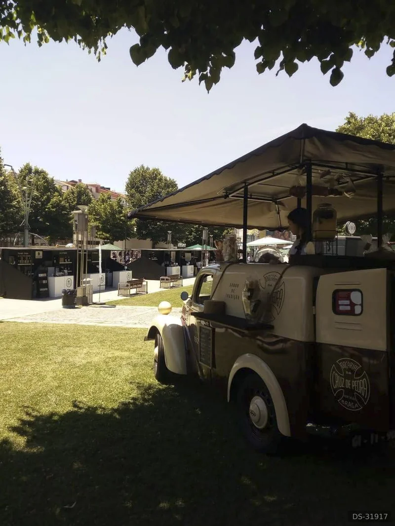 1947 Ford Van in Braga 3