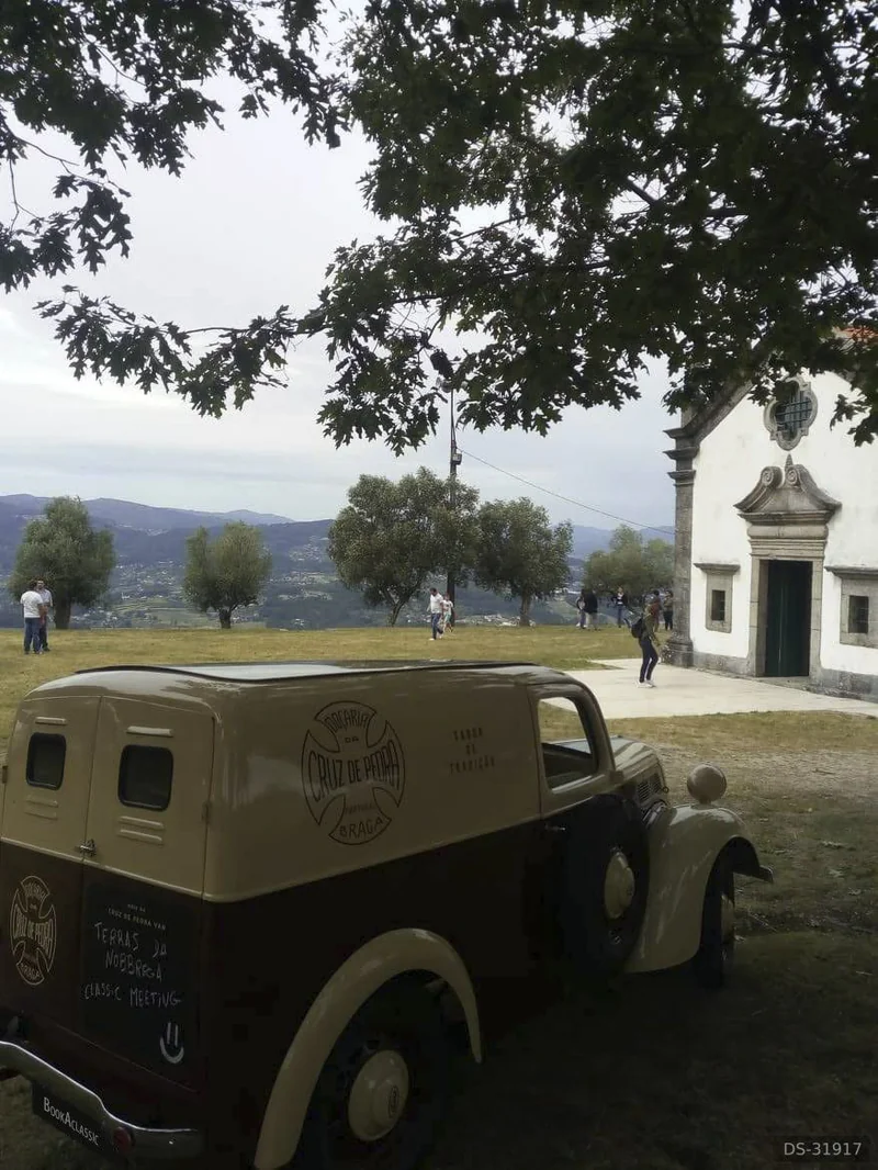 1947 Ford Van in Braga 2
