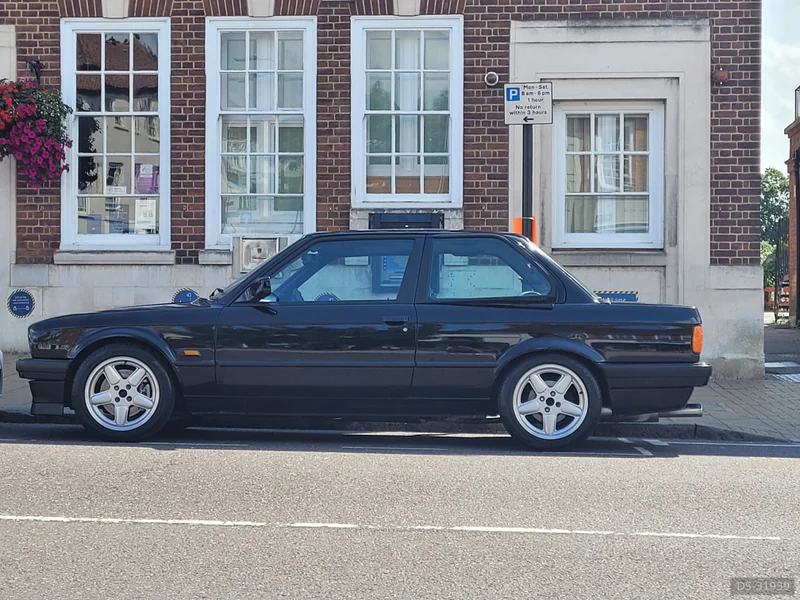 1990 BMW 320i E30 in South Croydon 5