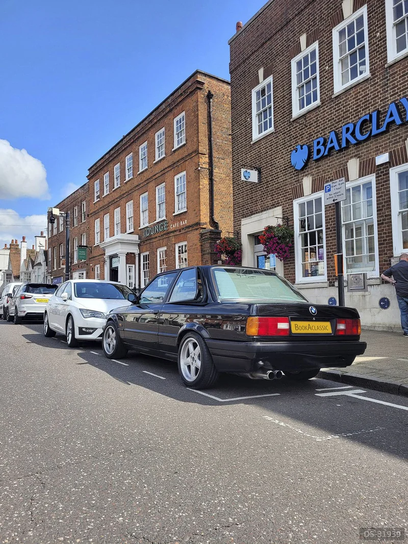 1990 BMW 320i E30 in South Croydon 4