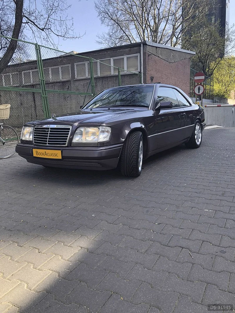 1993 Mercedes-Benz W124 in Warszawa 2