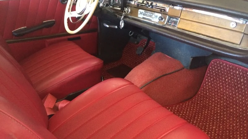1965 Mercedes-Benz 220S in Oceanside 2