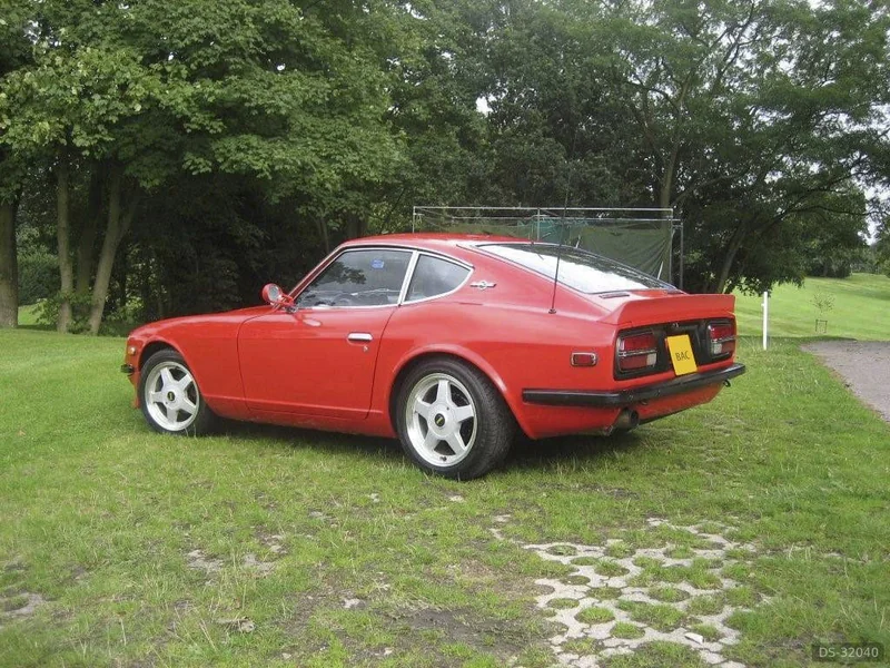 1970 Datsun 240z in Bushey Heath 3