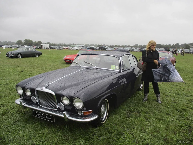 1966 Jaguar MK 10 in Dorchester 5