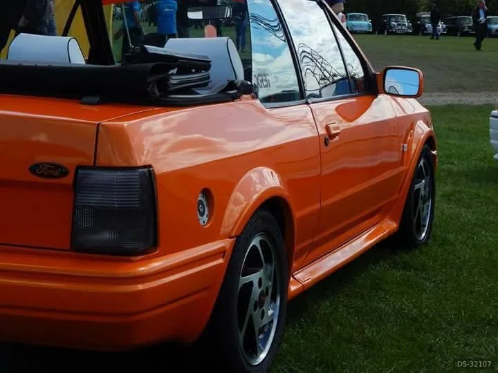 1990 Ford Escort in London 4