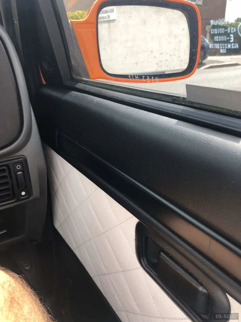 1990 Ford Escort in London 6