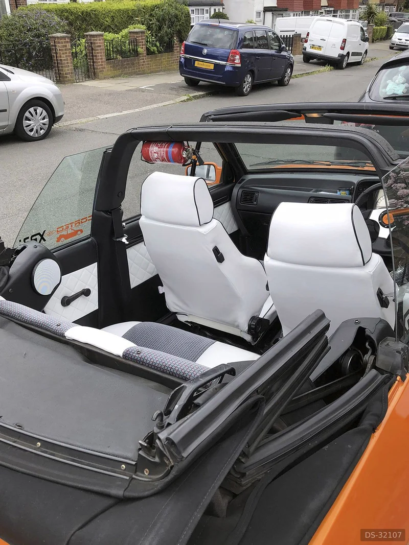 1990 Ford Escort in London 7