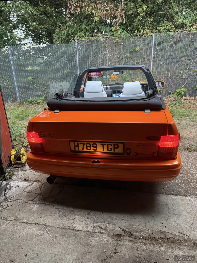 1990 Ford Escort in London 9