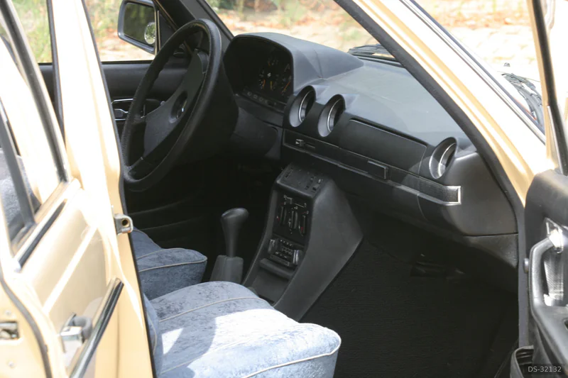 1981 Mercedes-Benz 200 D  W123 in Nelahozeves 8