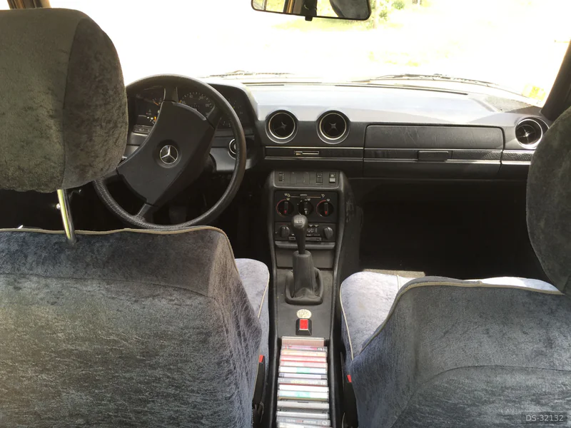 1981 Mercedes-Benz 200 D  W123 in Nelahozeves 9