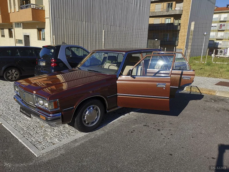 1981 Toyota Crown in Porto 5