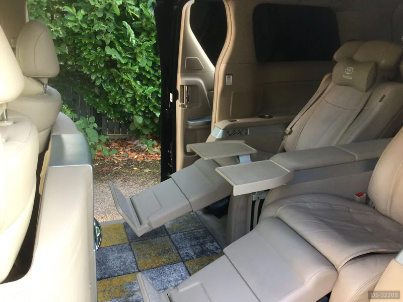 2008 Toyota Vellfire Royal Lounge in London 7