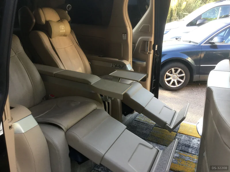 2008 Toyota Vellfire Royal Lounge in London 9