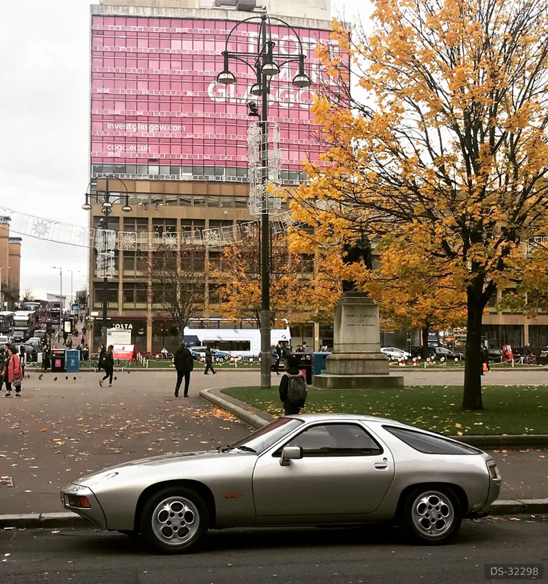 1982 Porsche 928 in Glasgow 4