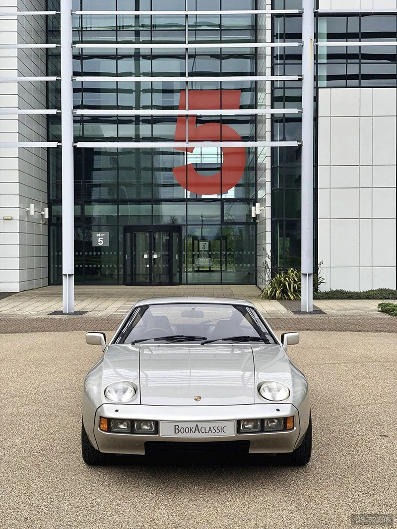 1982 Porsche 928 in Glasgow 3