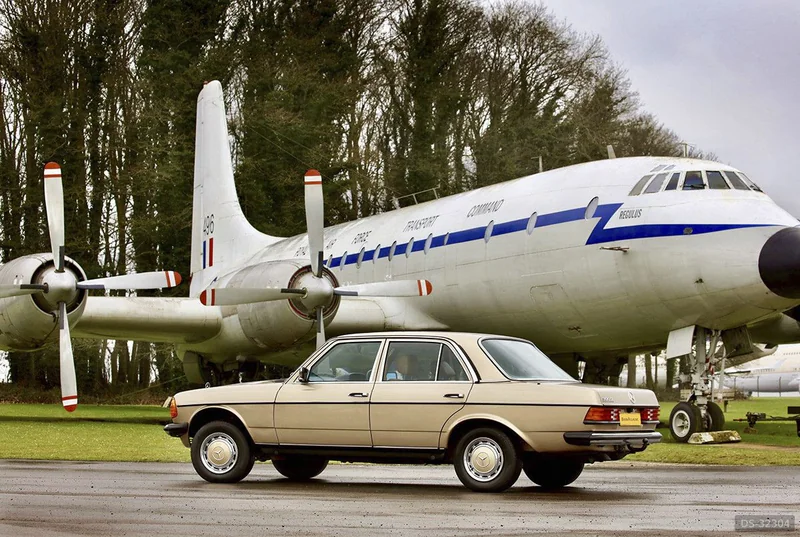 1984 Mercedes-Benz W123 300d in London 3