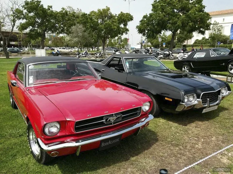 1964 Ford Mustang in Olhão 3