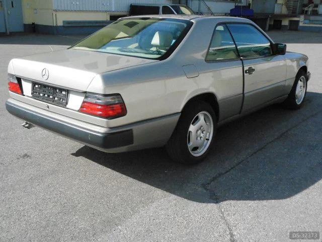 1987 Mercedes-Benz 300 CE in München 5