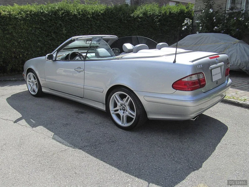 2002 Mercedes-Benz CLK Cabriolet in Aurora 5