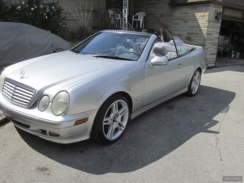2002 Mercedes-Benz CLK Cabriolet in Aurora 2