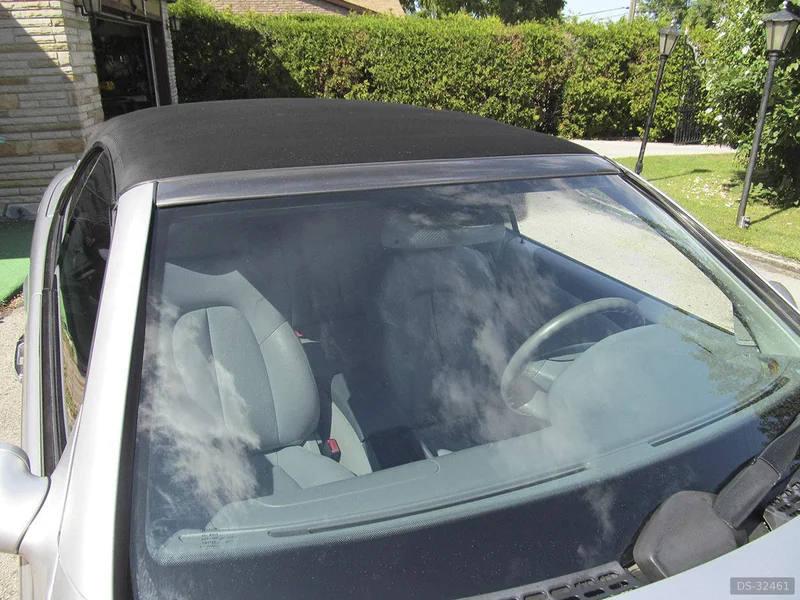 2002 Mercedes-Benz CLK Cabriolet in Aurora 10