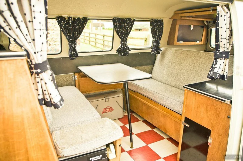 1965 Volkswagen Split Screen Camper in Welling 2