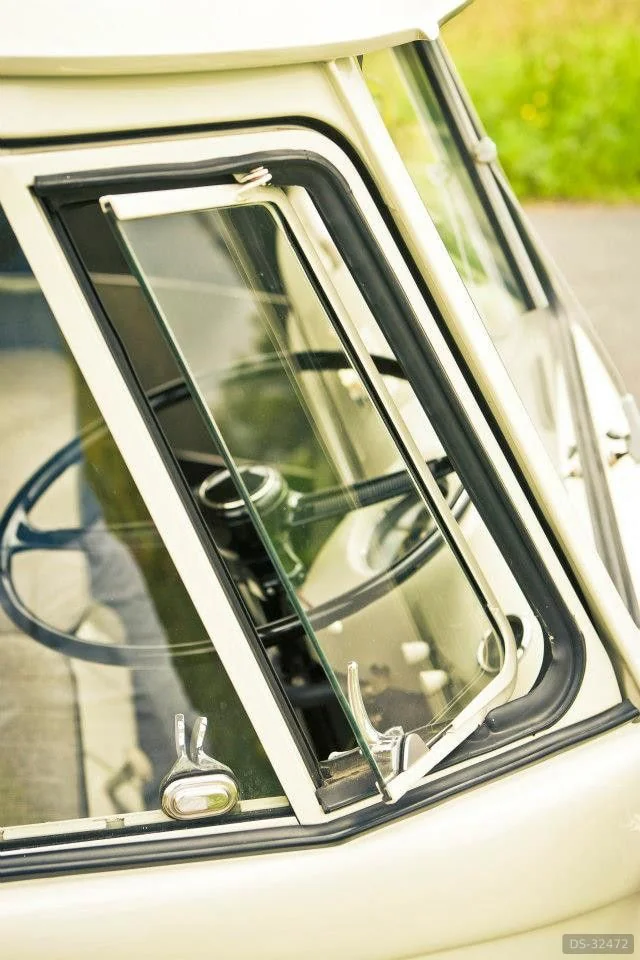 1965 Volkswagen Split Screen Camper in Welling 3