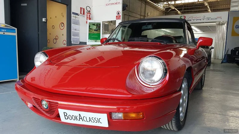 1992 Alfa Romeo Duetto in Palermo 3