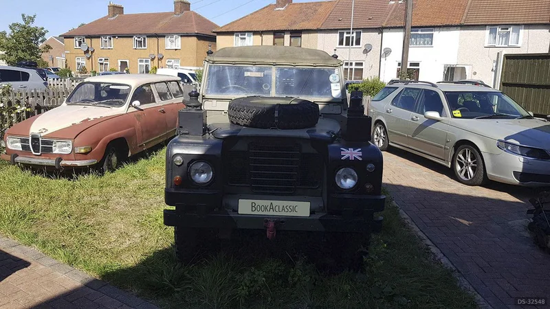 1974 Land Rover Series 3 109 Ffr in London 4
