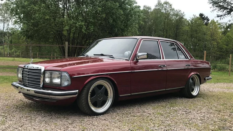 1977 Mercedes-Benz W123 in Sørvad