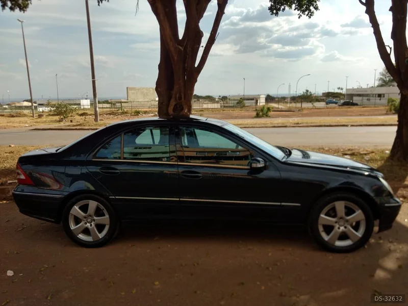 2002 Mercedes-Benz C320 V6 in Brasília 4